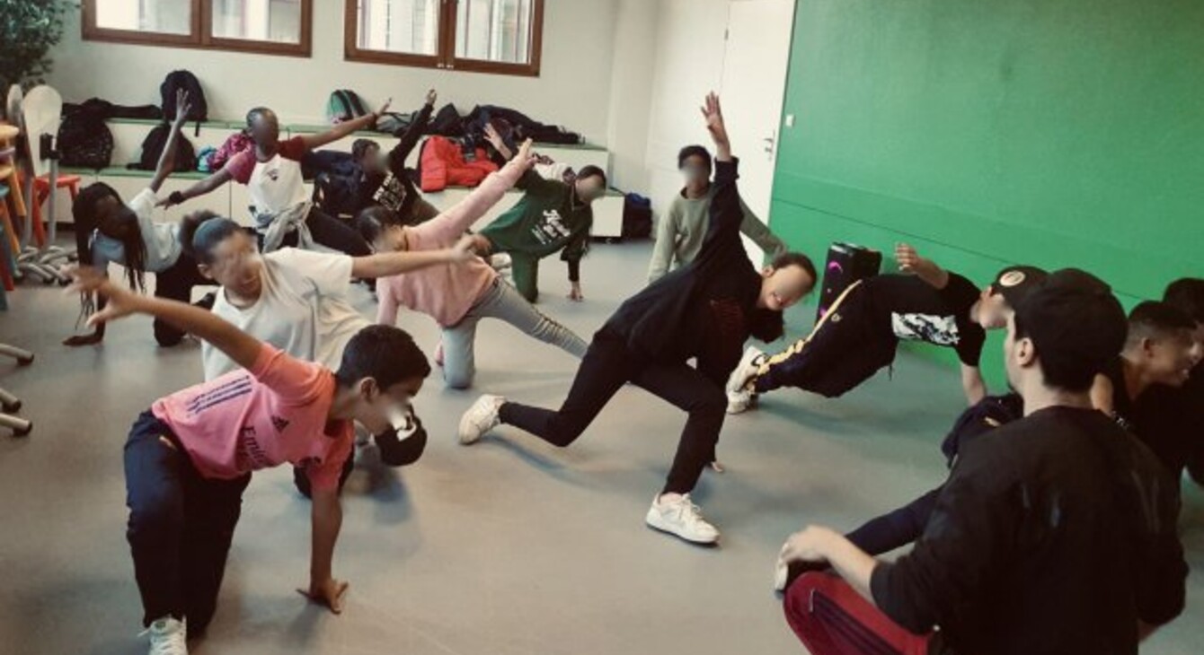 Élèves du collège Psateur de Mantes-la-Jolie qui dansent du Hip-hop