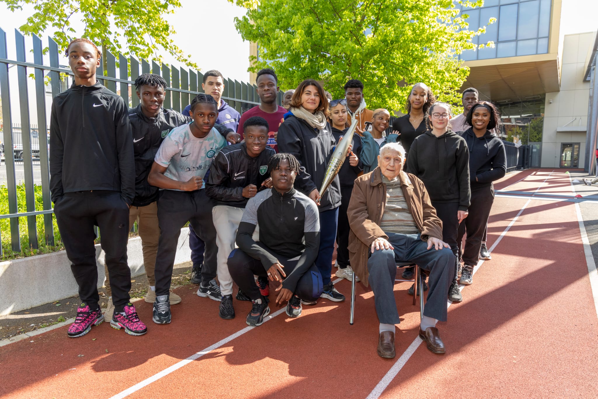 Photo de groupe d'élèves à Roland Garros 