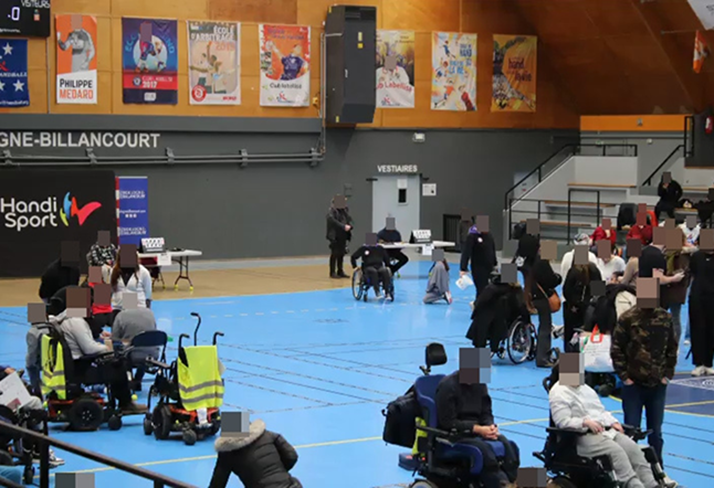 Les élèves jouent dans le Gymnase de Boulogne
