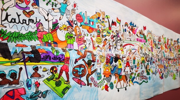 Semaine olympique et paralympique 2023 - école Estienne d'Orves Suresnes - fresque de dessins d'enfants sur le sport