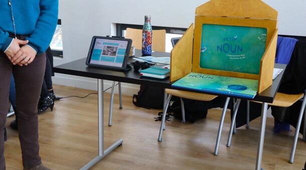 CNR Stand petit noun