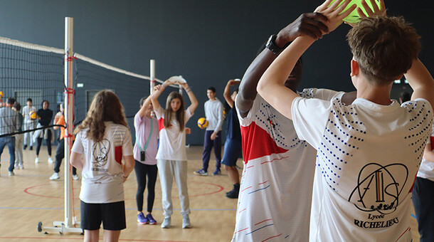 Voley ball exercice élèves