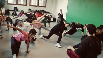 Élèves du collège Psateur de Mantes-la-Jolie qui dansent du Hip-hop